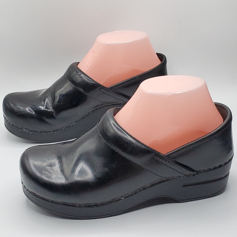 Dansko nursing comfort sole clogs size 37 US 6.5/7